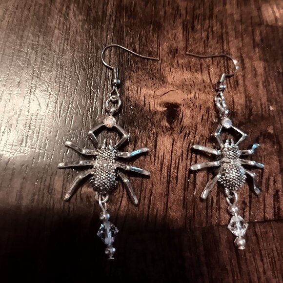 SILVER TONE SPIDER EARRINGS - NECKLACE SET - Picture 1 of 2